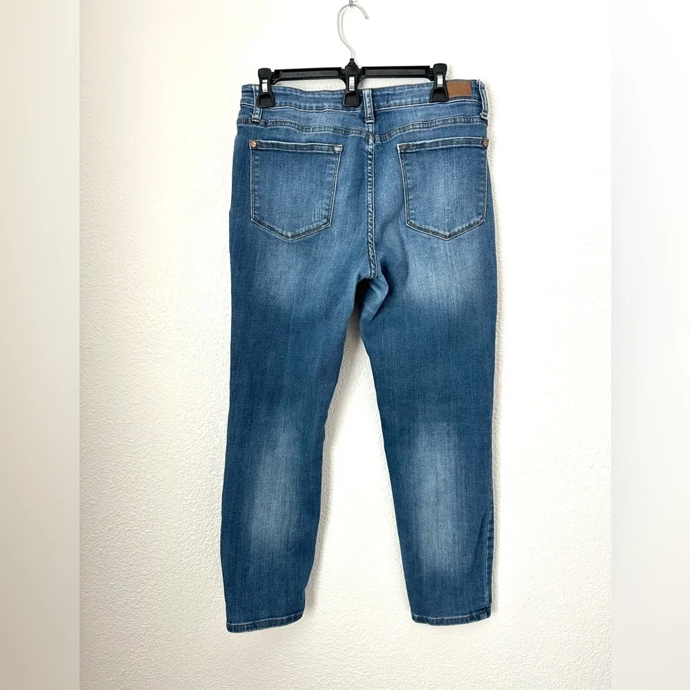 Judy Blue Jeans Women’s 31 Blue Relaxed Fit Mid Rise Medium Wash Tapered Leg